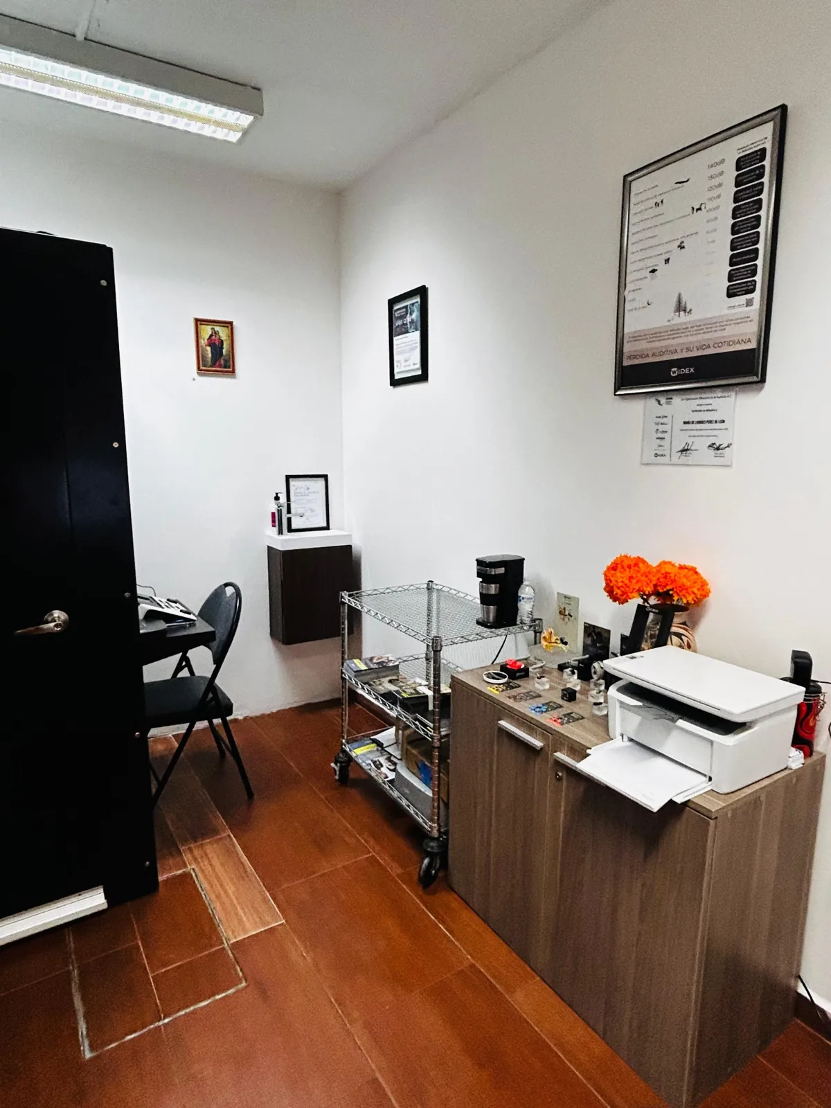 Área de atención y exhibición de auxiliares auditivos